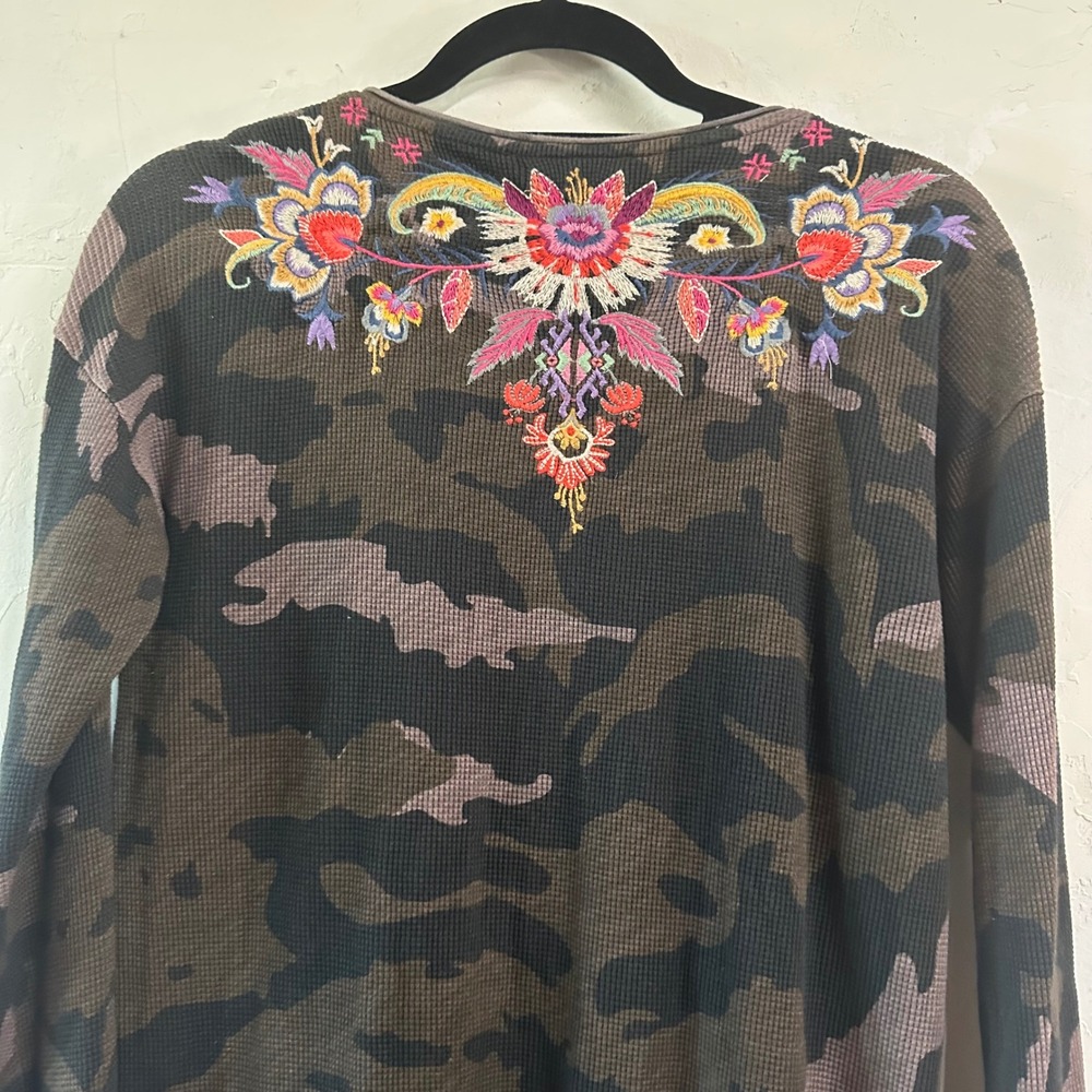 Johnny Was Camo Thermal Cotton Floral Embroidered Long Sleeve Top Small Waffle - Picture 10 of 10